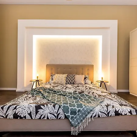 D.five Gold Apartment *